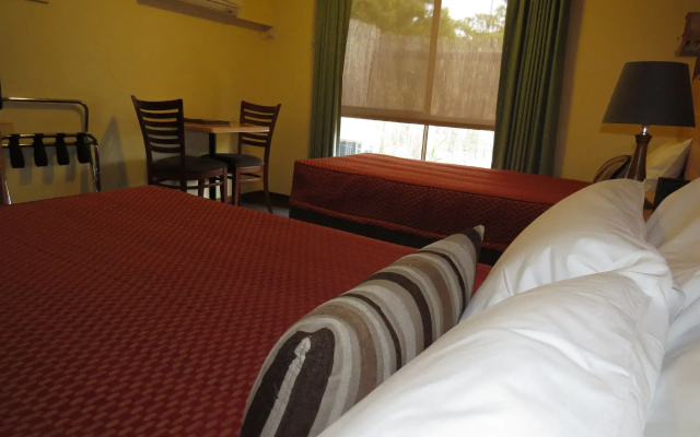 AAt 28 Goldsmith Motel