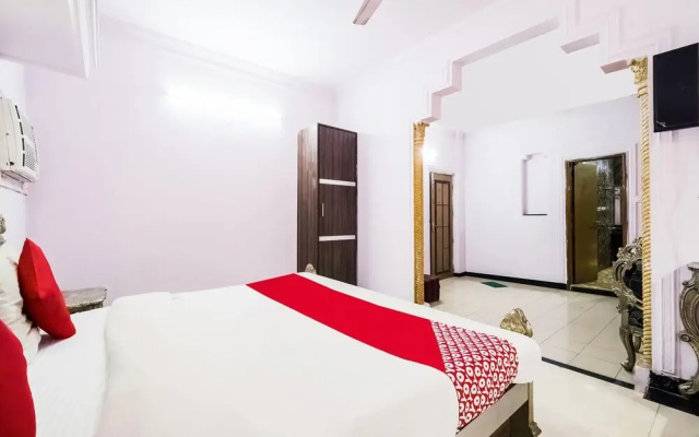 OYO 18401 Ivory Palace