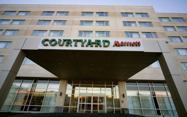 Отель Courtyard by Marriott Montreal Airport Канада, Монреаль - отзывы, цены и фото номеров - забронировать отель Courtyard by Marriott Montreal Airport онлайн вид на фасад