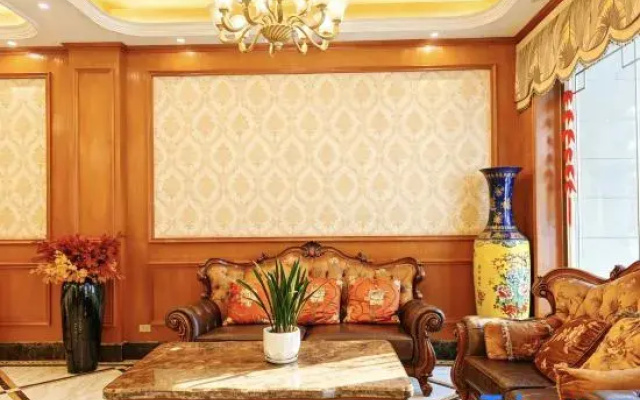 Zhenxiong Beihai Hotel (Fourth Middle School | Chishuiyuan Square)