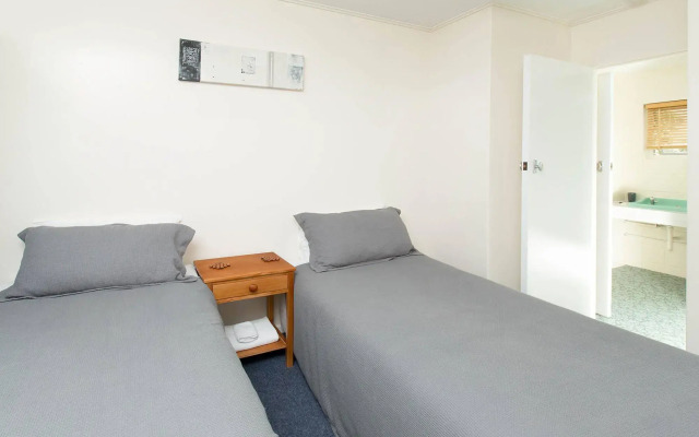 Marina Court Motel
