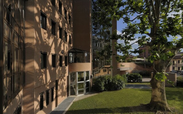 Отель Aemilia Hotel Bologna Италия, Болонья - 1 отзыв об отеле, цены и фото номеров - забронировать отель Aemilia Hotel Bologna онлайн вид на фасад
