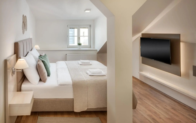 Louren Apartments