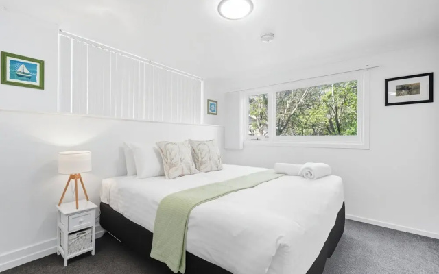 Charming Maning Ave - 2 Bedroom Unit