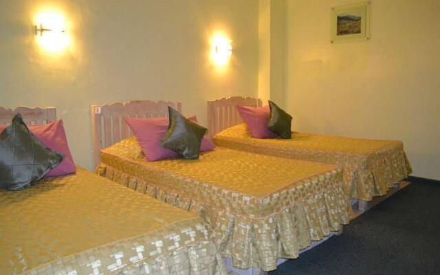 Отель Quoalla Hotel Makati Филиппины, Макати - 1 отзыв об отеле, цены и фото номеров - забронировать отель Quoalla Hotel Makati онлайн вид на фасад