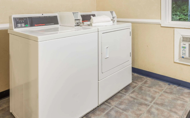 Days Inn by Wyndham Columbus IN