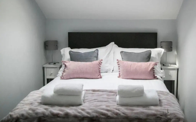 Harlow Apartment 3