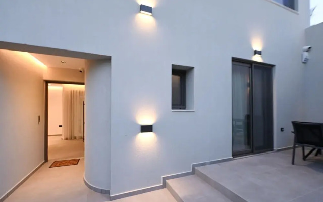 MGK Luxury Suites With a Private Pool Ligaria