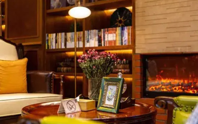 James Joyce Coffetel Hotel (Kunming Railway Station Huancheng South Road Subway Station)