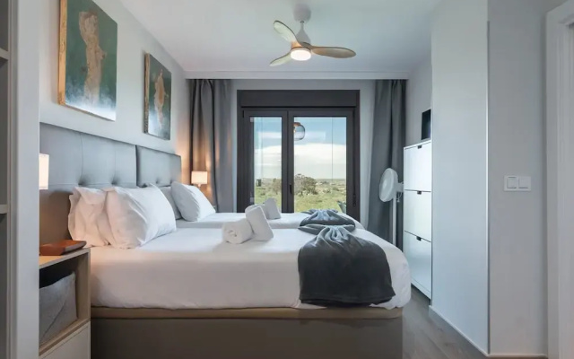 Apartment With Resort Amenities