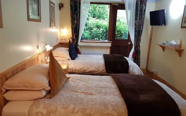 Kylemore Pass Hotel