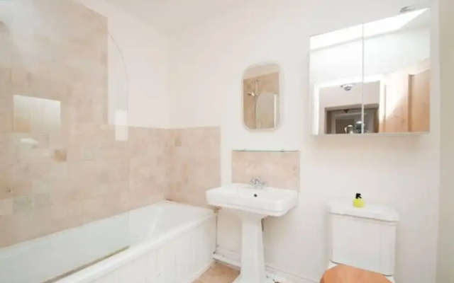 3 Bedroom House In Bath With Garden