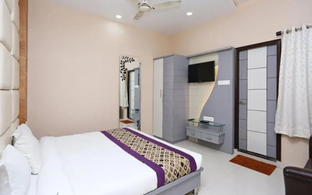 OYO 10360 Hotel Grand Manoranjan