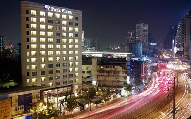 Отель Park Plaza Sukhumvit Бангкок вид на фасад