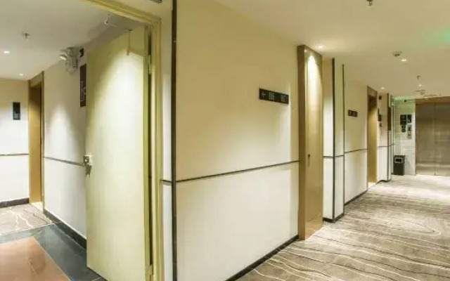 City Comfort Inn Hotel (Wuzhou Taiyang Plaza Wanda)