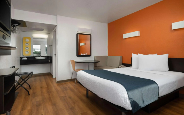 Мини-отель Vagabond Inn — Carpinteria North