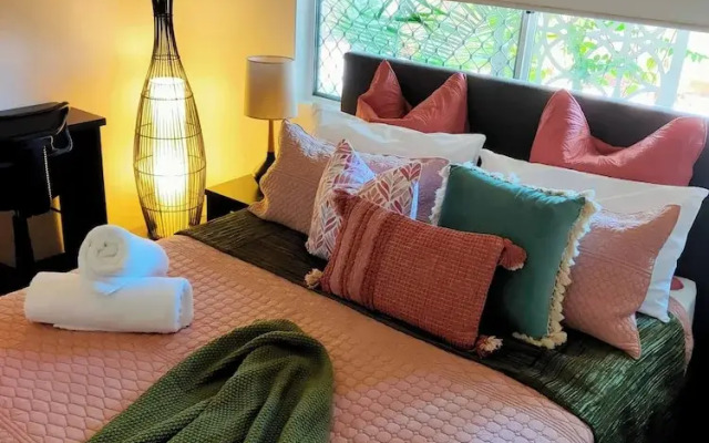 2 Bedroom Condo "w" Pool Entrance off Your Balcony