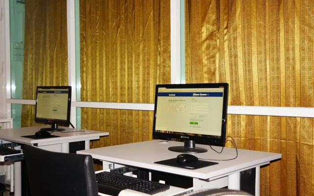 J Two S Pratunam Hotel