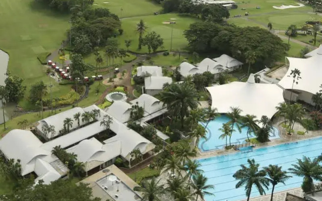 Padang Golf Modern