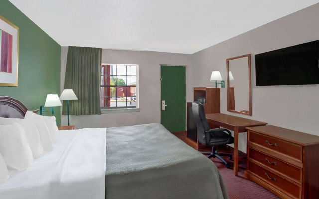 Howard Johnson by Wyndham Ft. Myers FL