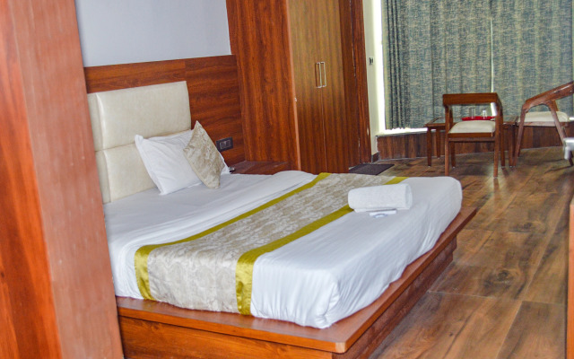 Fabhotel The Golf Inn