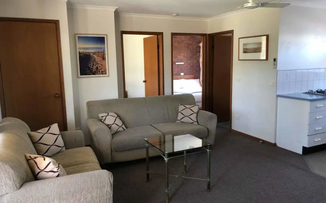 Lakes Jakaranda Holiday Units