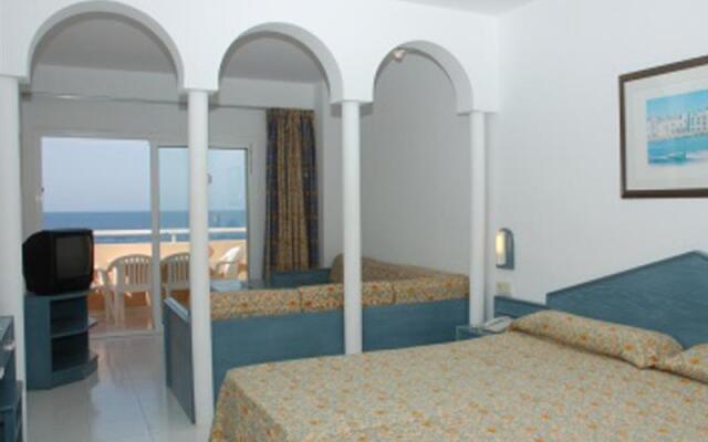 Отель Sirenis Seaview Country Club комната для гостей