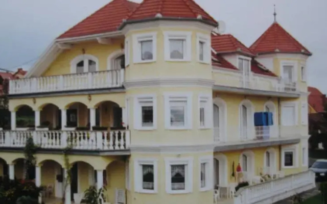 Rosen Villa Hévíz
