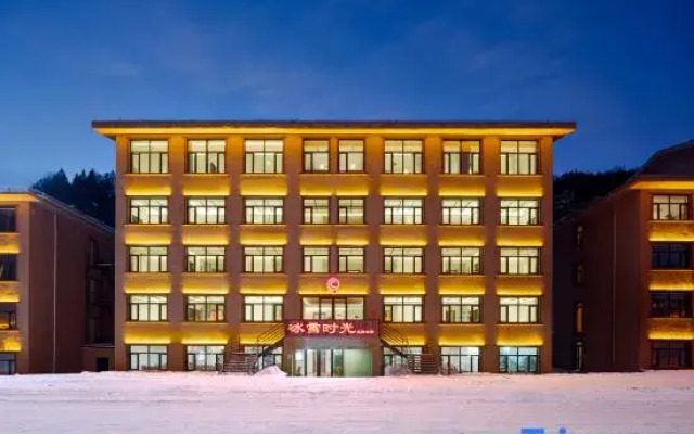 Snow Town Frost Resort Hotel