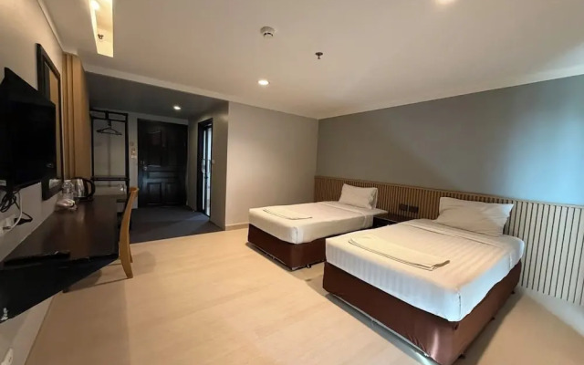 J & Y Lodge Hotel