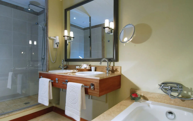 Mauricia Beachcomber Resort & Spa