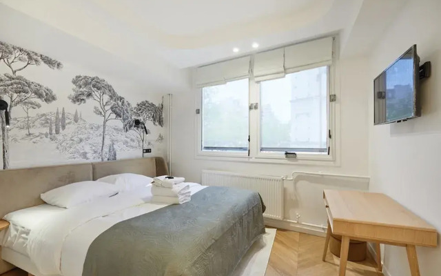 Apartment With AC Front Montparnasse Tower