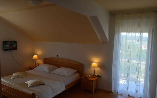 Blue Lake Luxury Accommodation