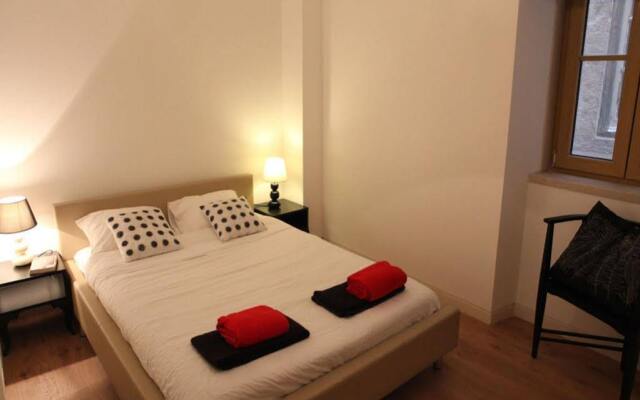 Отель Traveling To Lisbon Bairro Alto Apartments Португалия, Лиссабон - отзывы, цены и фото номеров - забронировать отель Traveling To Lisbon Bairro Alto Apartments онлайн вид на фасад