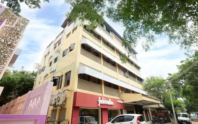 OYO 24617 Urban Spice Service Apartment