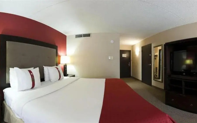 Holiday Inn Olathe Medical Center