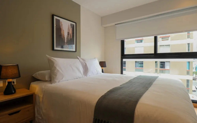 w Engaging 2BR Retreat w Balcony in Miraflores