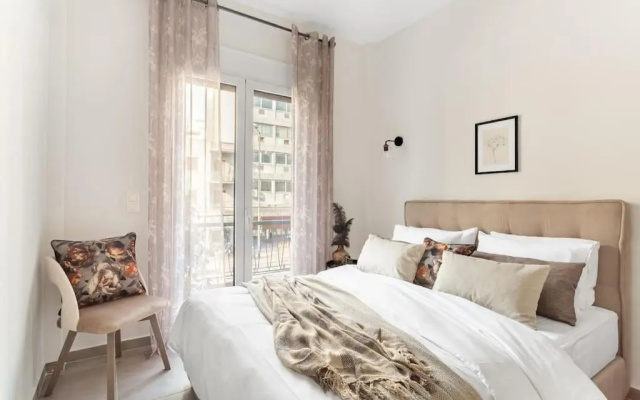 Stylish, 3-brdm Family Apartment near Acropolis!