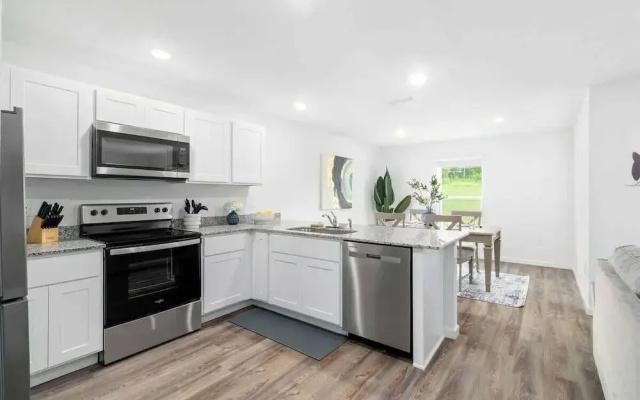 Springhill Retreat! 3 Bed, 2 Bath!