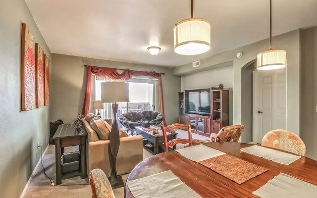 Devonshire #3032 - 2 Br condo by RedAwning