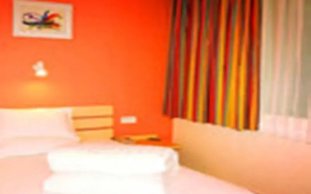 7Days Inn Hotel (Foshan Pingzhou Yuqijie East Gate)