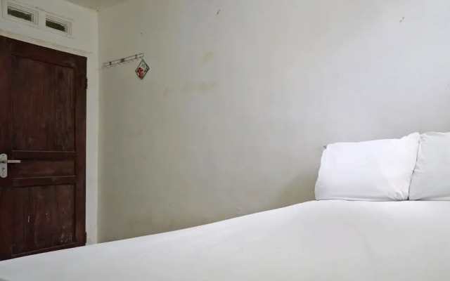 OYO Life 92919 Kost Wijaya Kusuma Lake Syariah