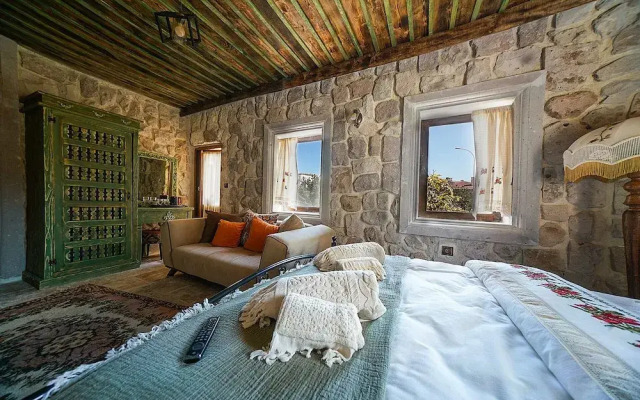 Aysel Inn House