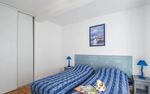 Family Apartment Near Marina