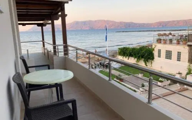 Mavros Molos Beach Rooms