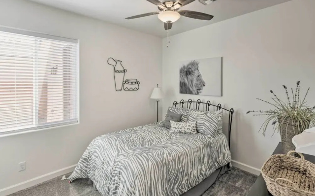 Idyllic Kingman Retreat With Yard - Near Hiking