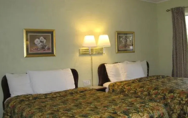 White Columns Motel