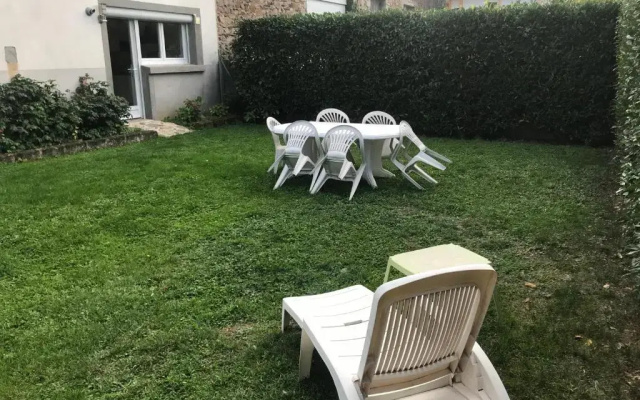 T2 rdc calme, idéalement placé, parking & jardin