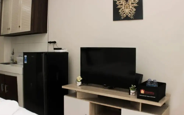 Cozy And Modern Studio Apartment At Springlake Summarecon Bekasi