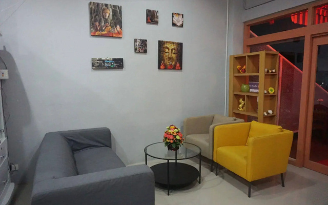 Moumou Hostel